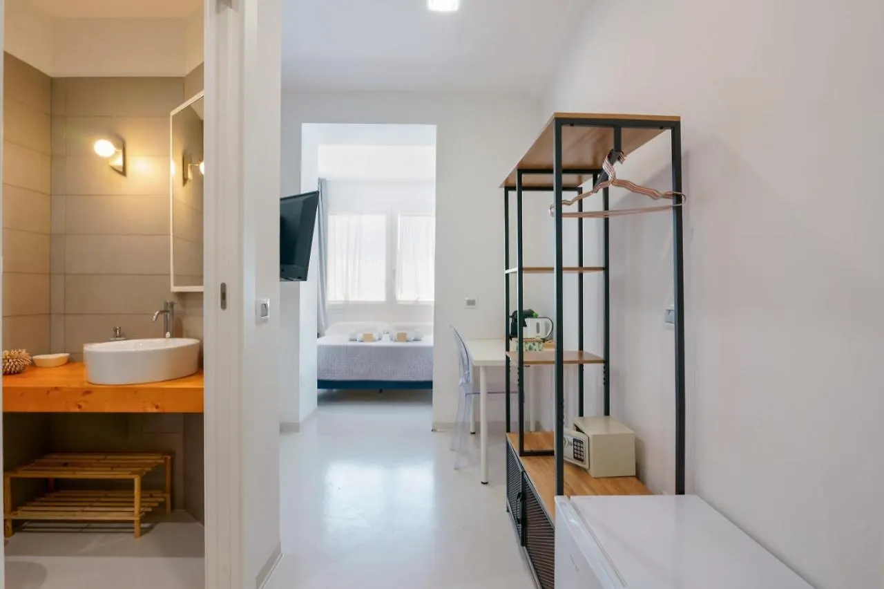 Lumiere Rooms - Eja Sardinia Cagliari 0*,