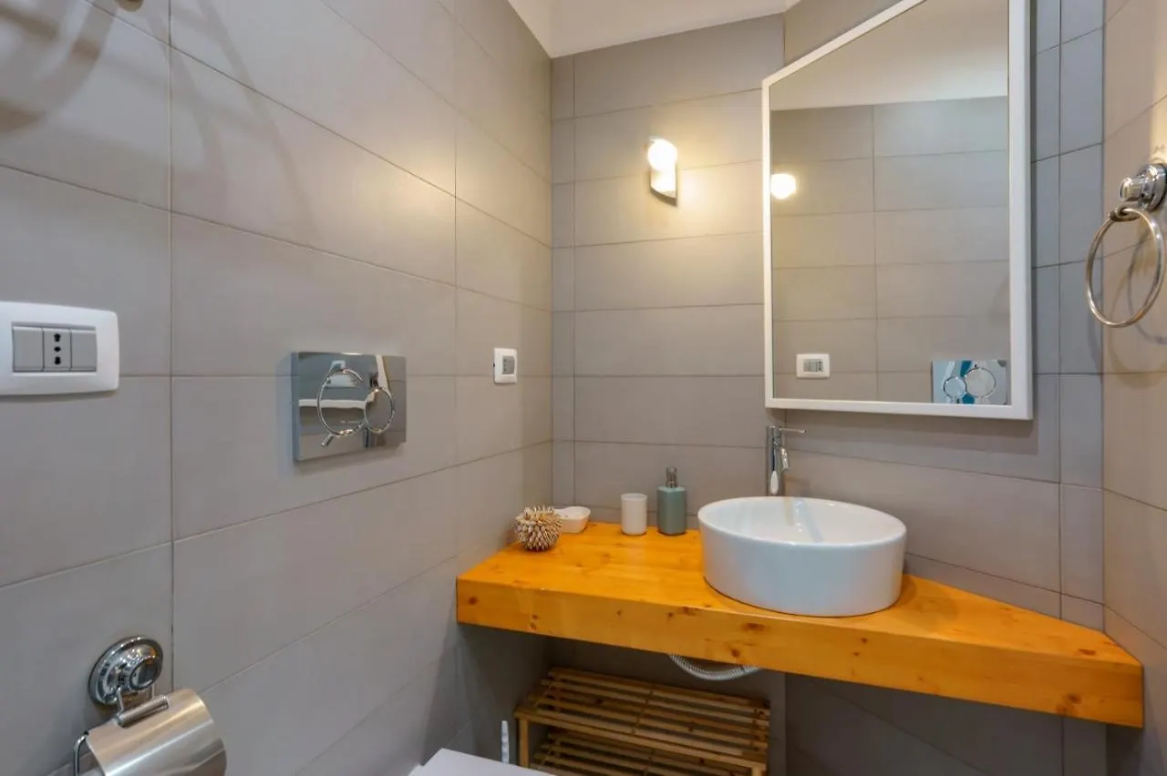 Lumiere Rooms - Eja Sardinia Cagliari 0*,  Italia