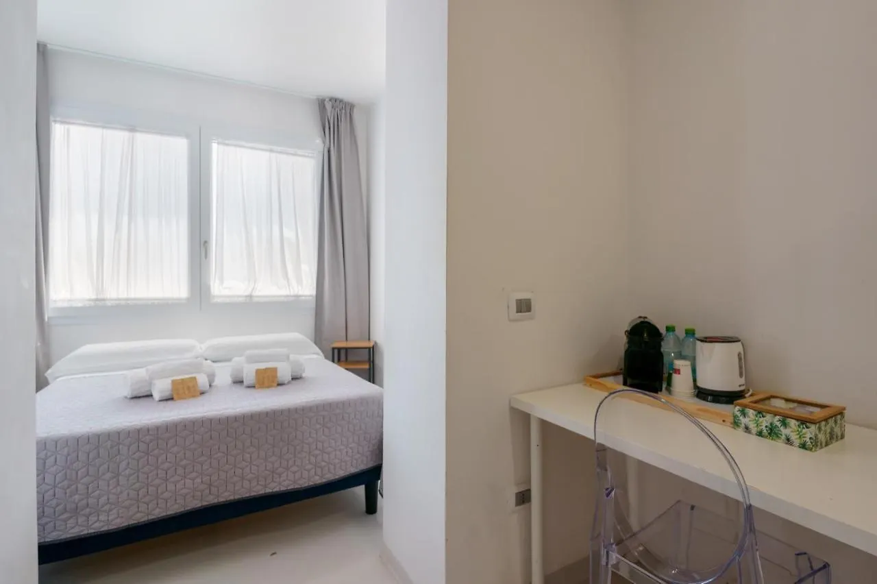Lumiere Rooms - Eja Sardinia Cagliari Italia