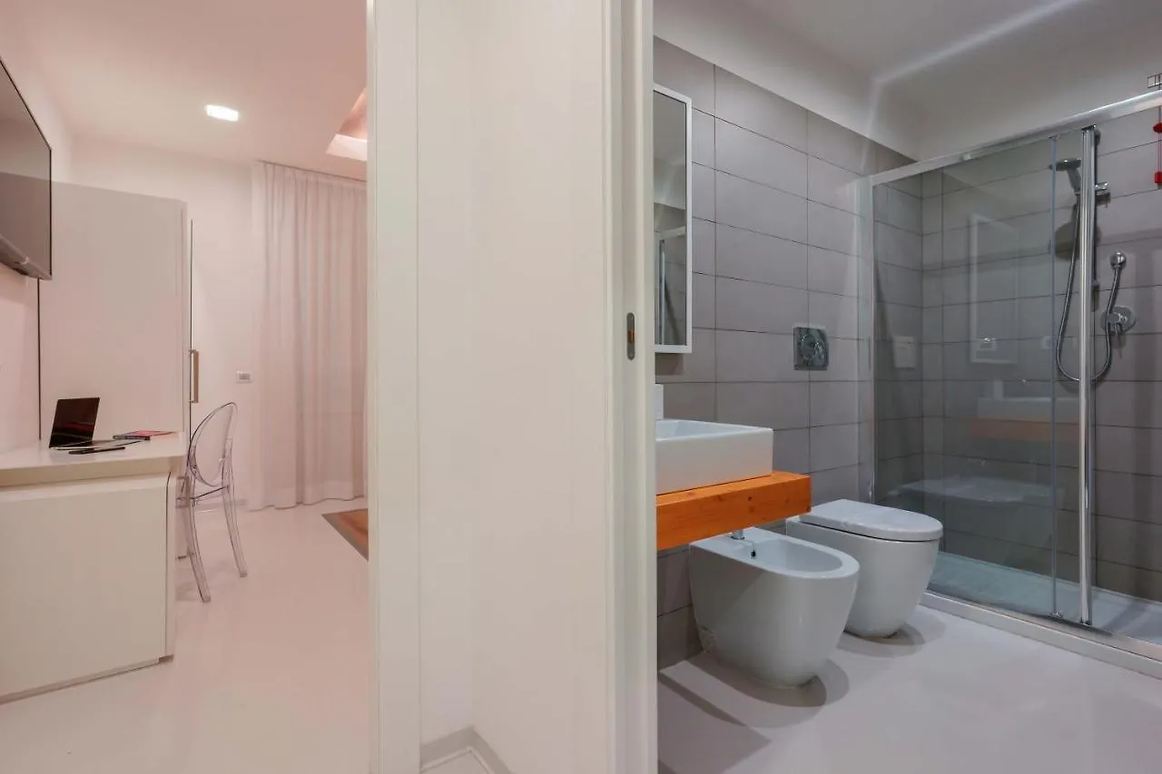 Lumiere Rooms - Eja Sardinia Cagliari 0*,  Italia