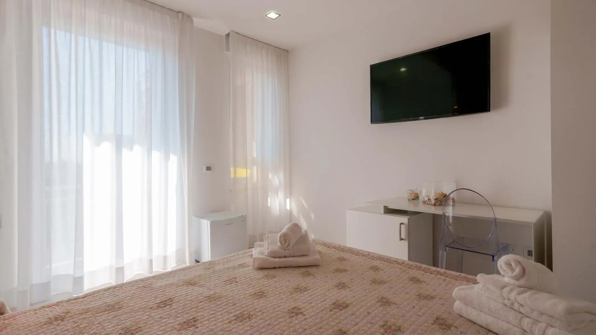 Lumiere Rooms - Eja Sardinia Cagliari 0*,  Italia