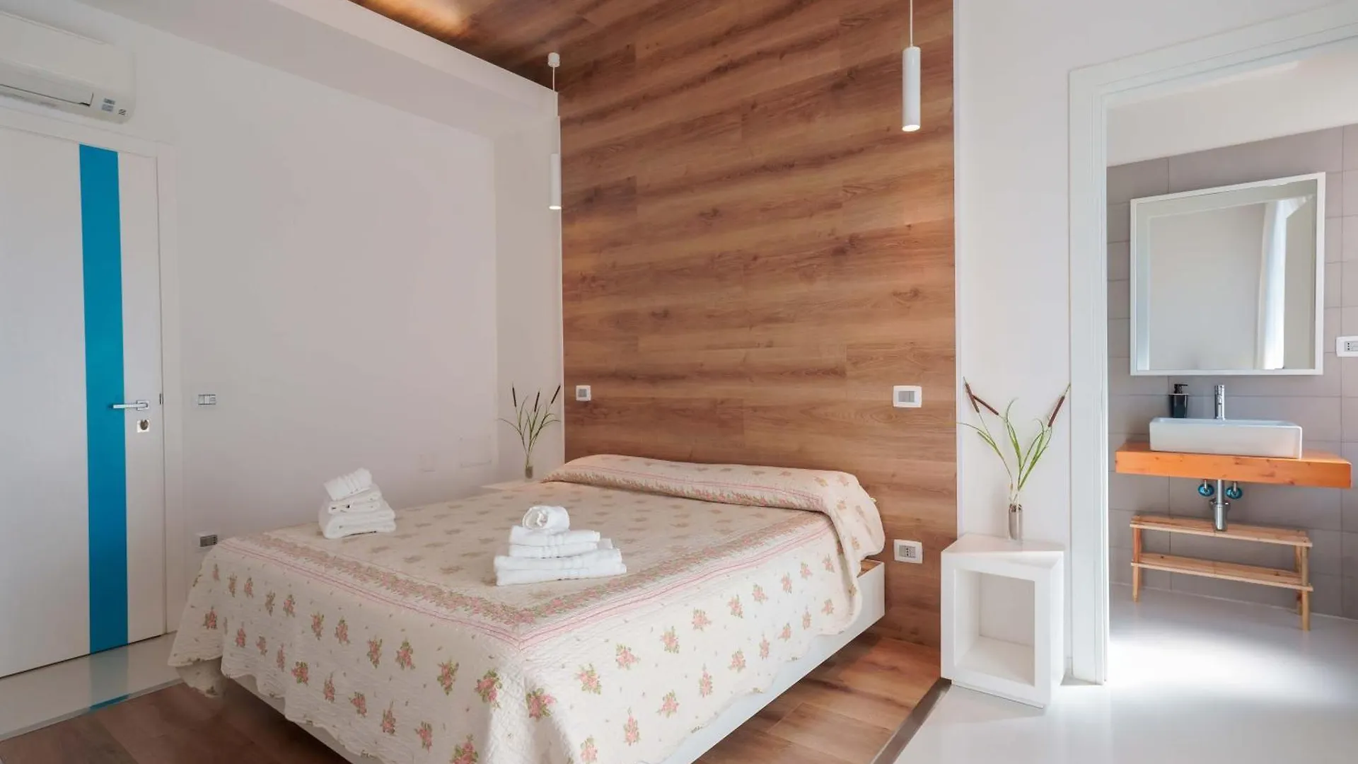 Lumiere Rooms - Eja Sardinia Cagliari Affittacamere