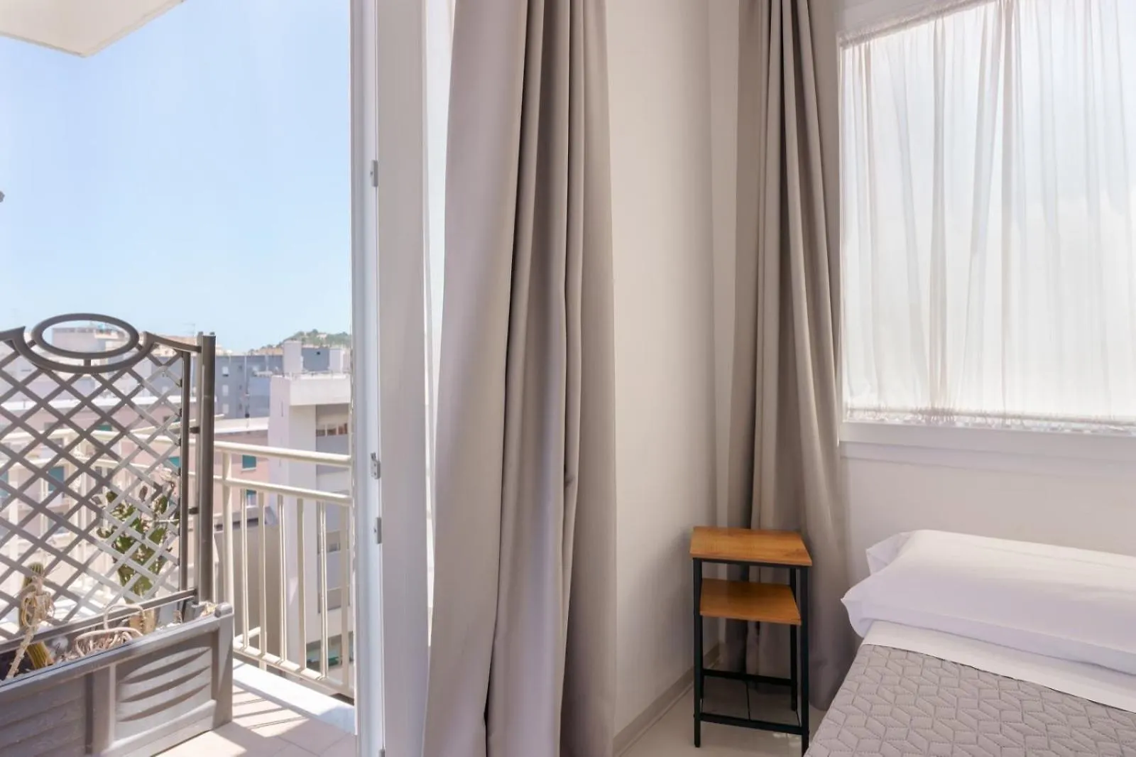 Lumiere Rooms - Eja Sardinia Cagliari Affittacamere